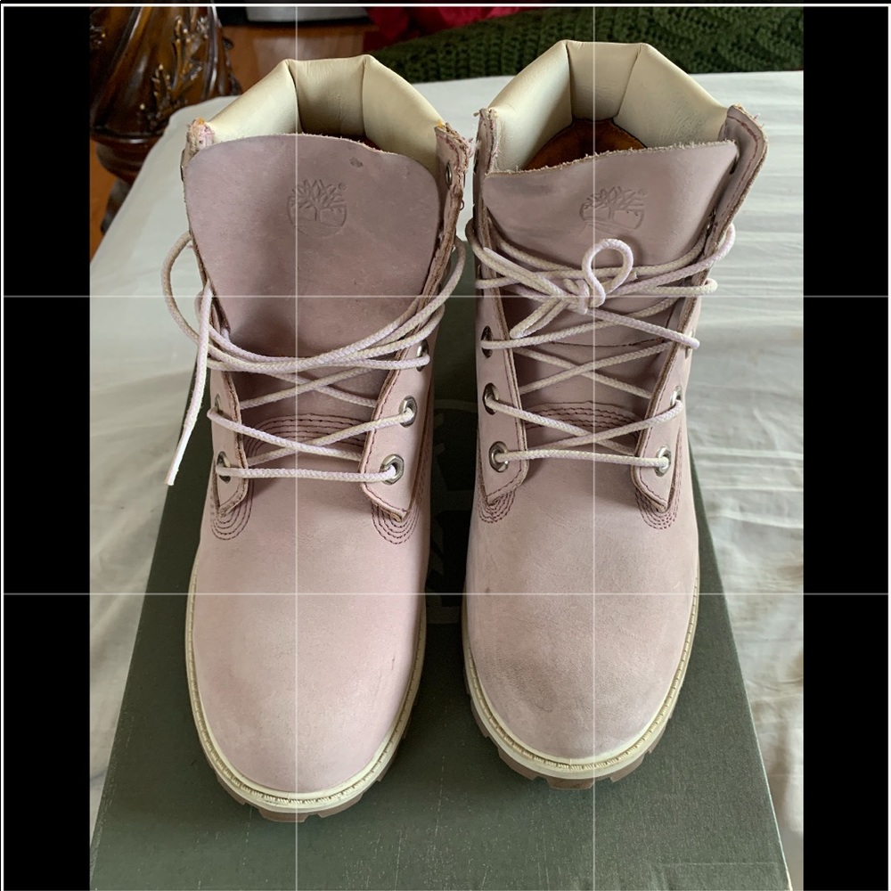 TIMBERLANDS... GIRLS SIZE 6